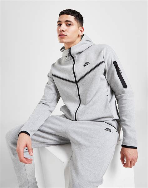 old grey nike tech fleece.